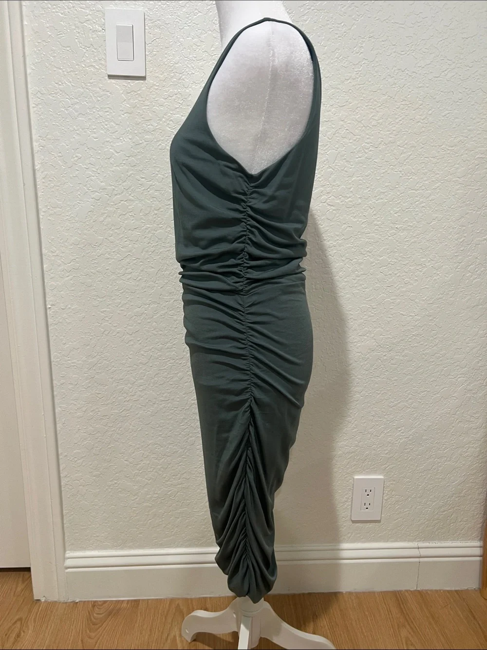Express One-Shoulder Ruched Bodycon Dress - Picture 2 of 8